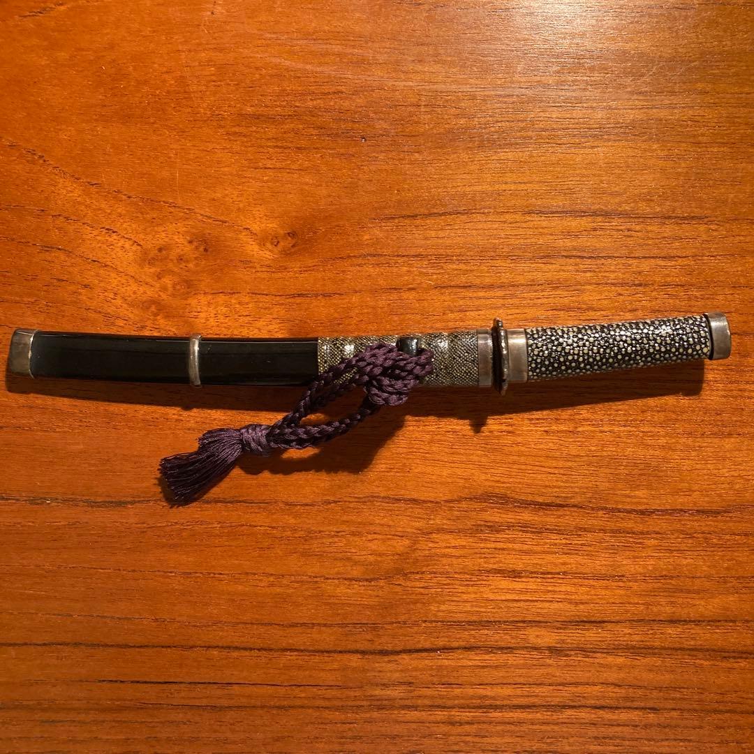 珍品骨董　本物鮫皮　ミニチュア刀剣　台座付き　ペーパーナイフ