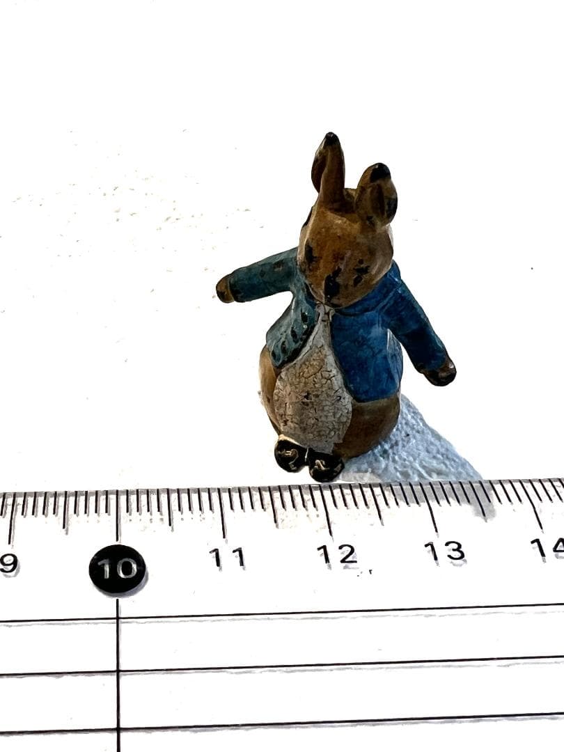 ビエナブロンズ　ウサギのフィギュア　ミニチュア　ピーターラビット