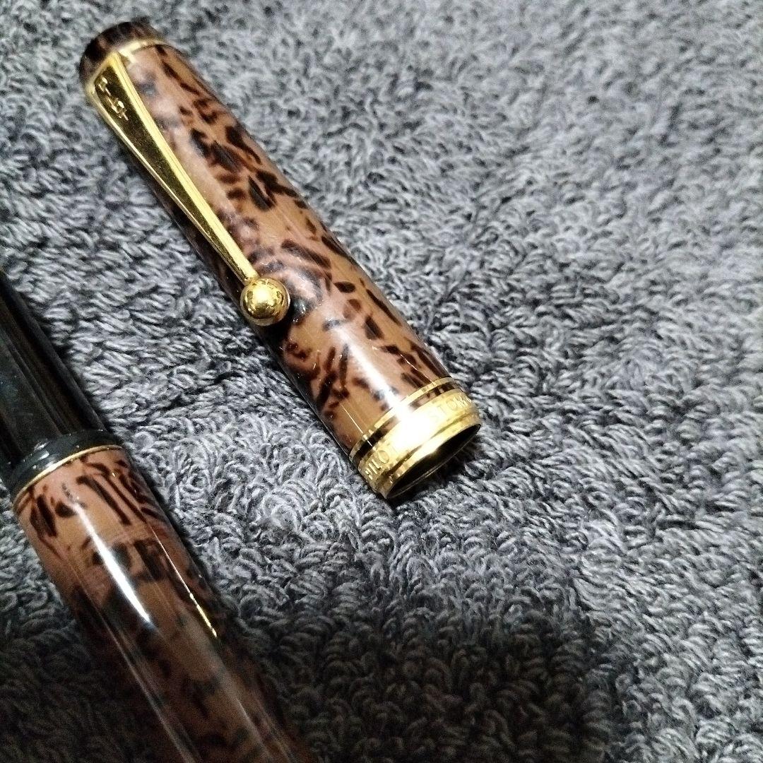 14K　PILOT 茶色と金色の万年筆