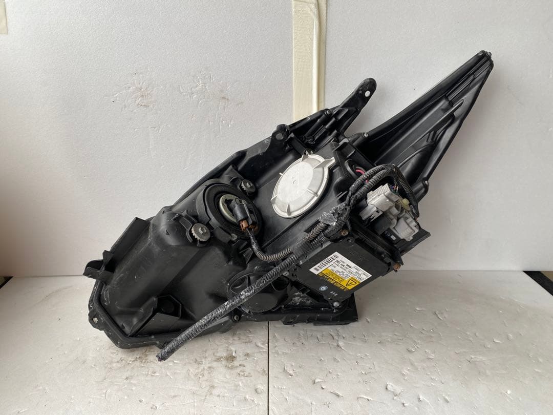 トヨタ プリウス 30系（ZVW30）前期 純正HIDヘッドライト 左右セット