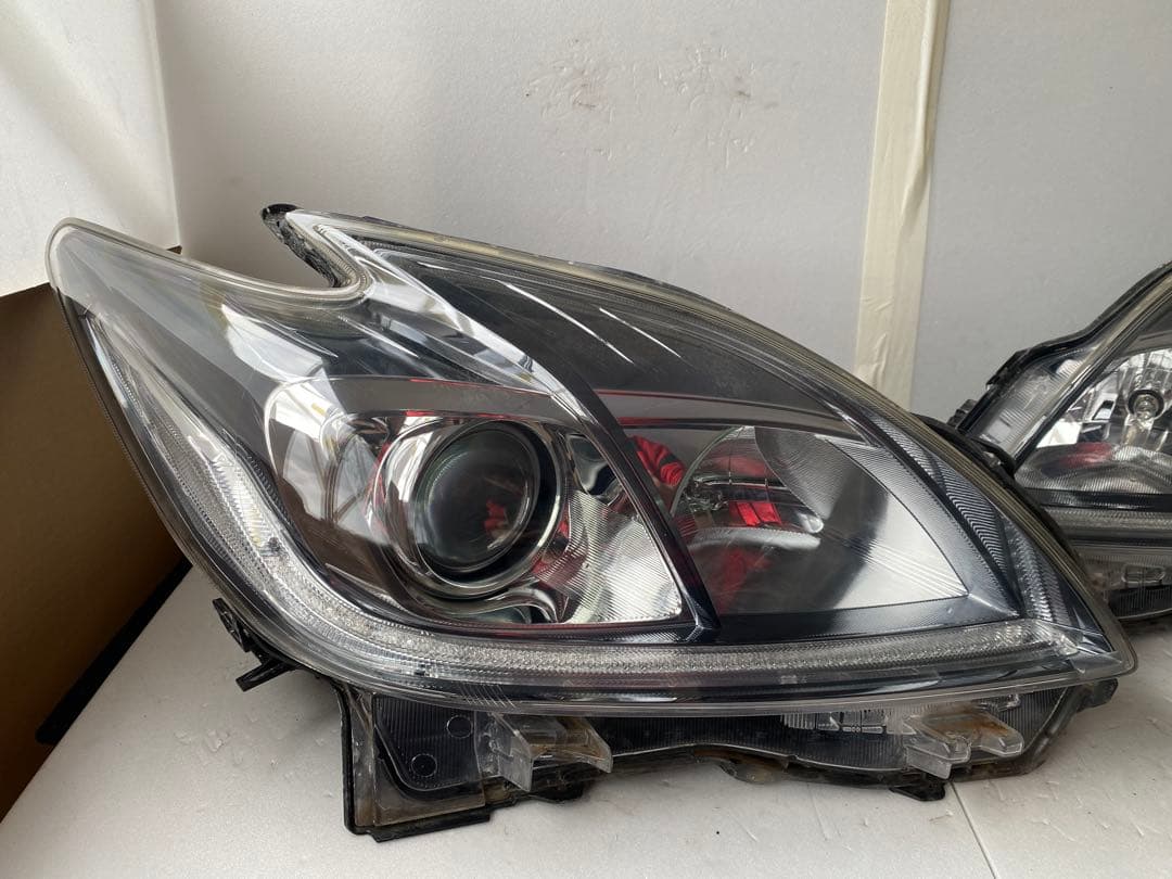 トヨタ プリウス 30系（ZVW30）前期 純正HIDヘッドライト 左右セット