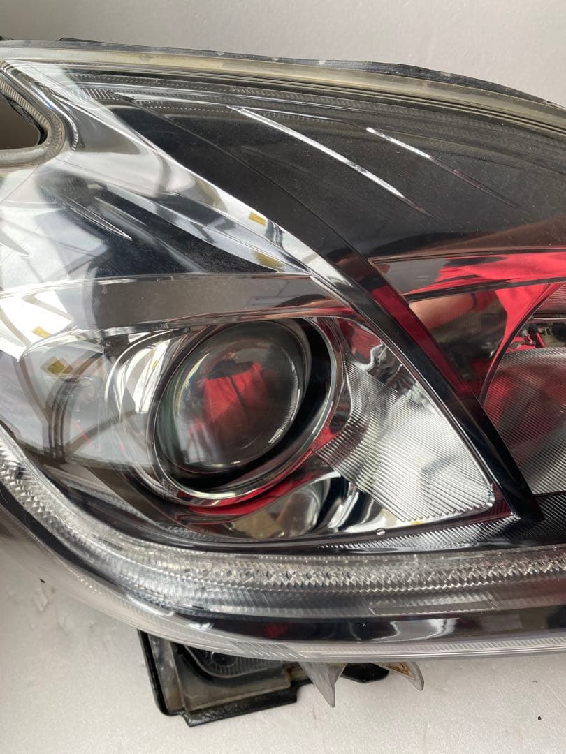 トヨタ プリウス 30系（ZVW30）前期 純正HIDヘッドライト 左右セット