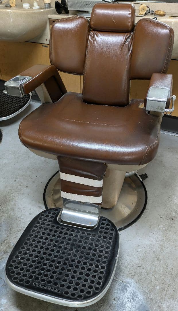 【引取り限定】理髪店椅子　バーバーチェア　床屋椅子　タカラ　TAKARA