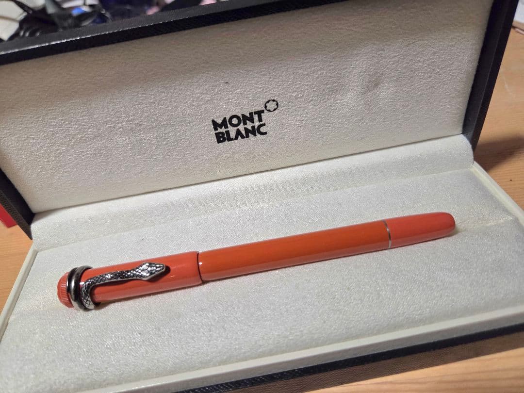 モンブラン　ルージュエノワール　コーラルレッドローラーボール