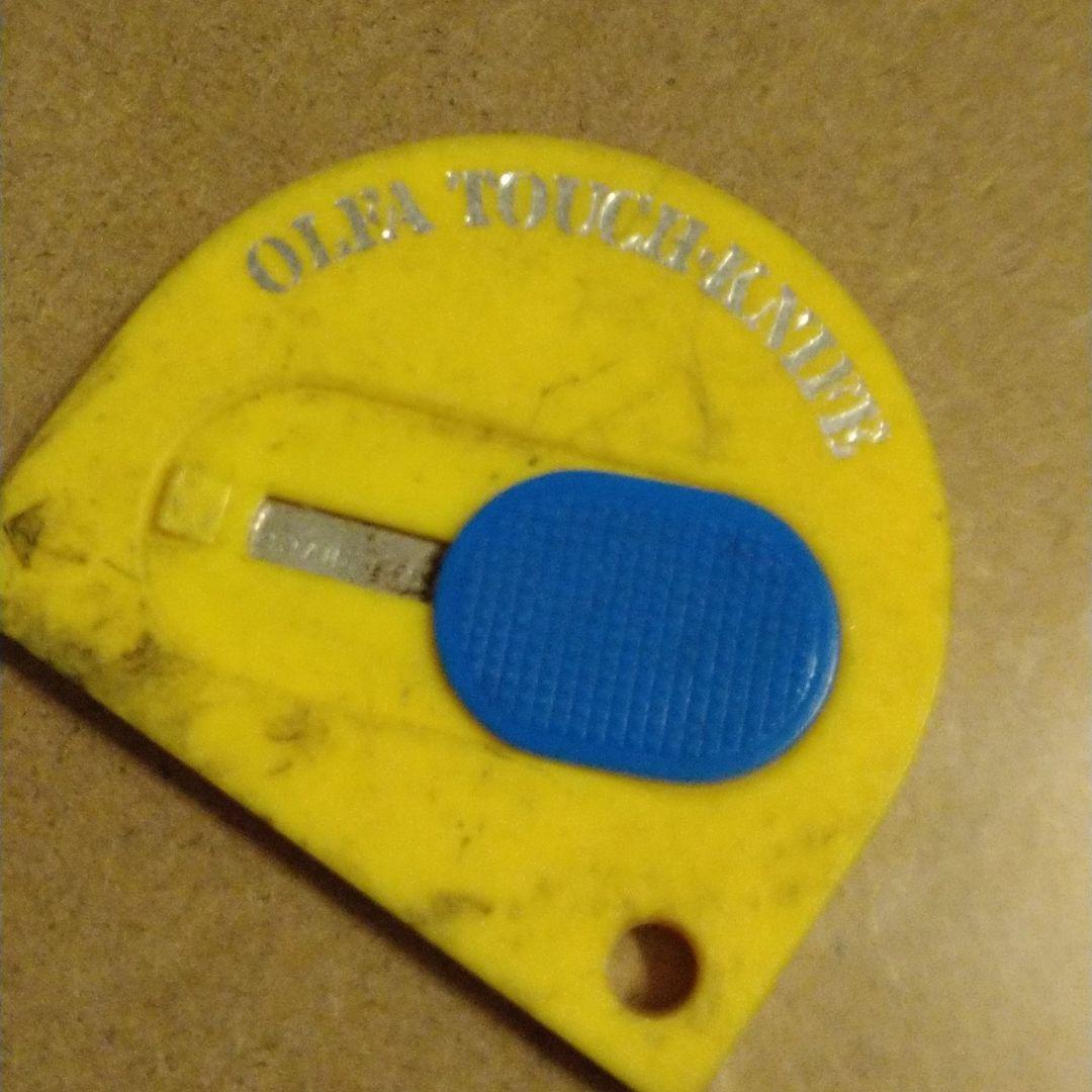 【新品ですが汚れ有】昔流行ったカッター　昭和レトロ？！　黄色&青