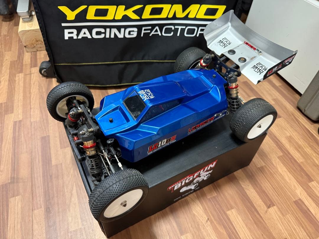 LCRACING製 LC10B5 競技用10/1バギー
