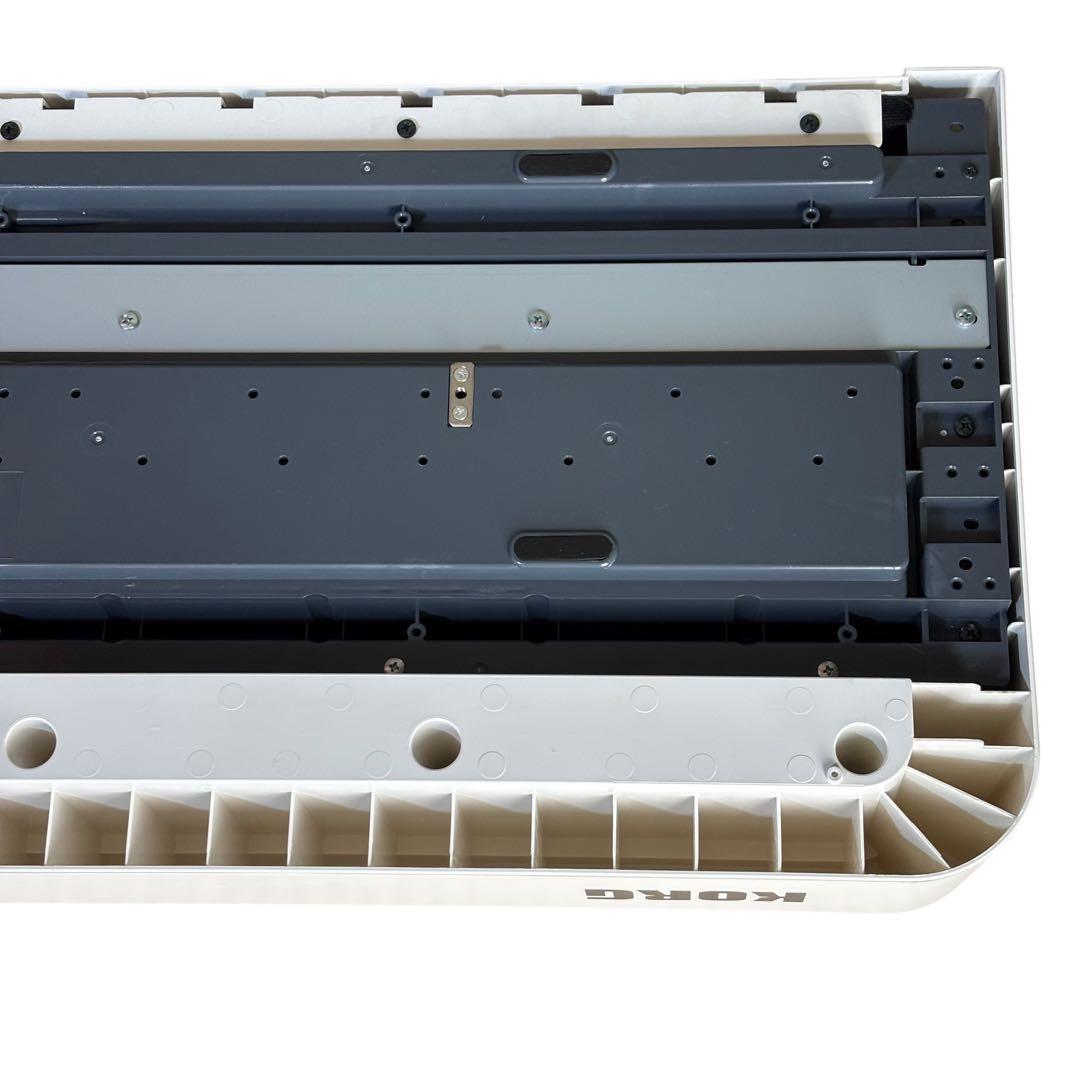 ペダル付 KORG B2 ホワイト 88鍵 NH鍵盤 12サウンド