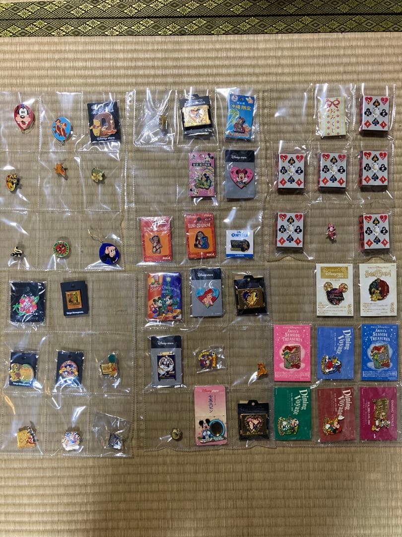 ディズニーグッズ　ピンバッジやキーホルダー大量まとめ売り