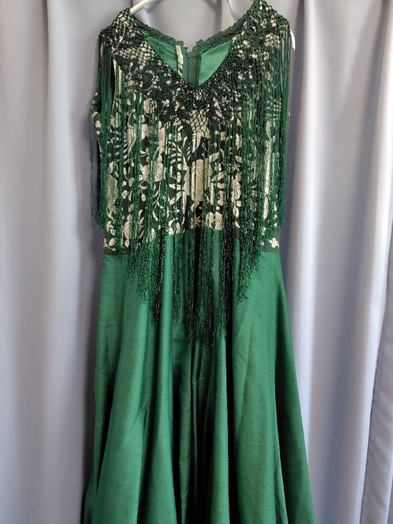 フラメンコ衣装　緑ワンピース+白パニエ