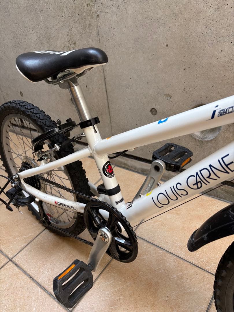 【現地取引可能】LOUIS GARNEAU 20インチ ホワイトLGS-J206