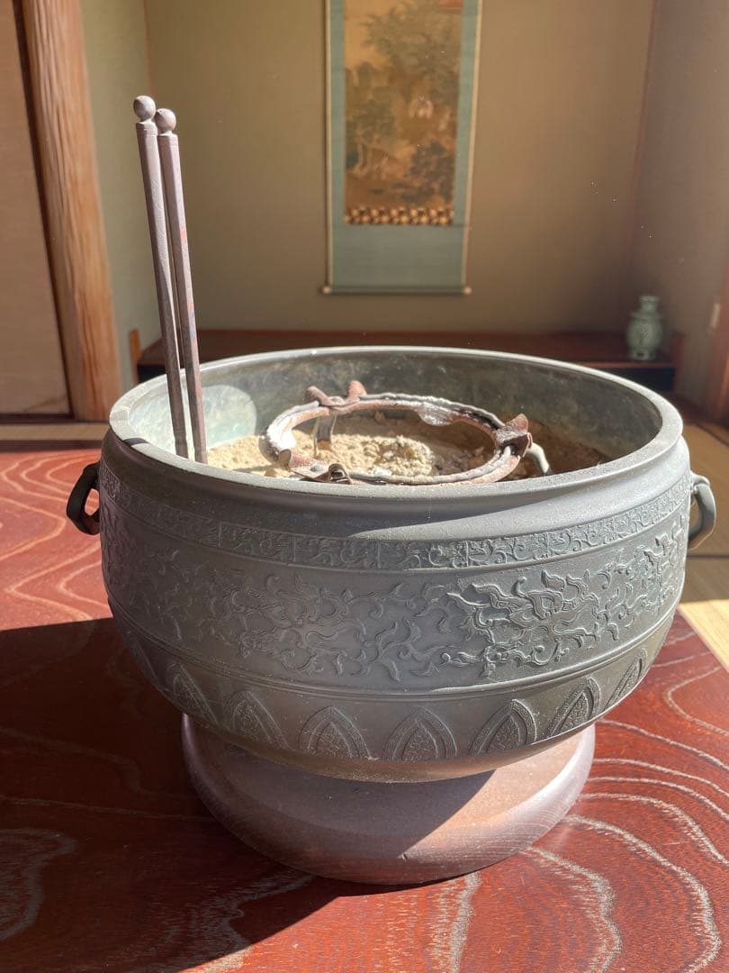 骨董品　希少 鉄製 火鉢 彫刻模様