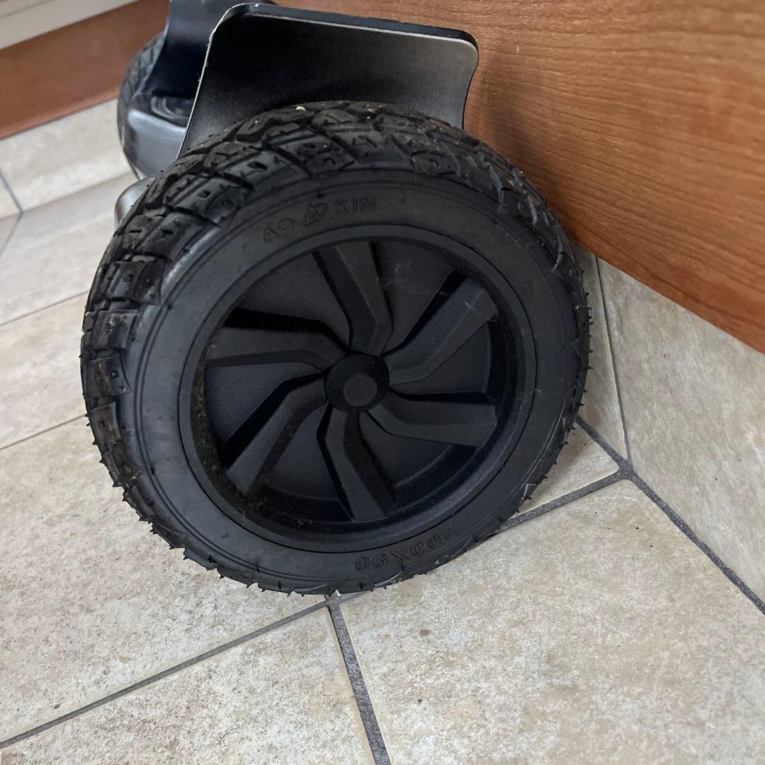 電動スケボー 大きなタイヤ付き 黒