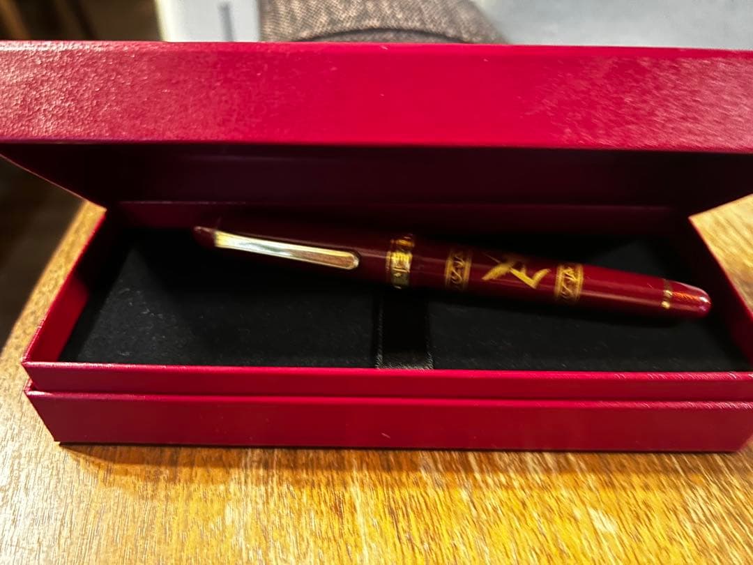 ガンダム シャア仕様の万年筆