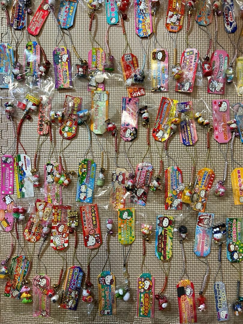 97個セットまとめ売り♩バラ売りもOK♡ご当地キティちゃん根付けキーホルダー