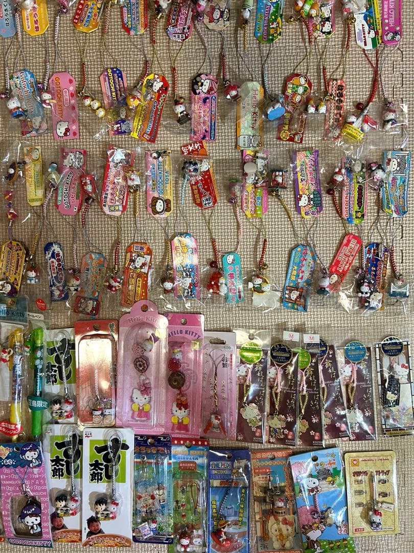 97個セットまとめ売り♩バラ売りもOK♡ご当地キティちゃん根付けキーホルダー