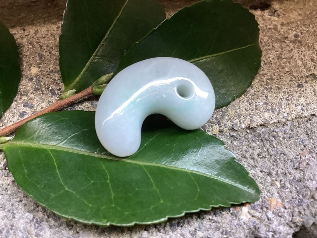 ✳古代からの吉祥幸運の勾玉‼️ 外部鑑別書取得品‼️糸魚川翡翠勾玉　本物をお守りに