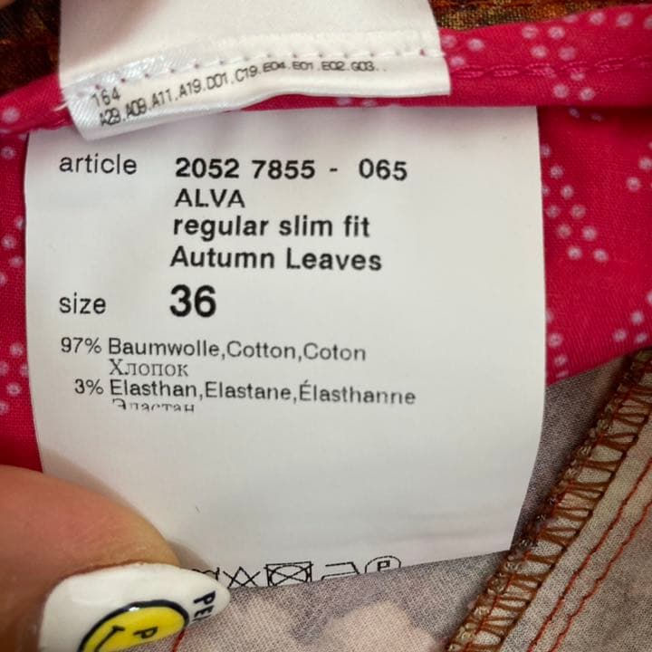 レディースゴルフパンツ　メープルプリント　新品未使用　アルベルト