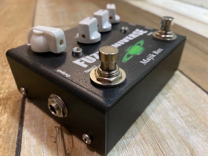 [美品]Majik Box Fuzz Universe エフェクター