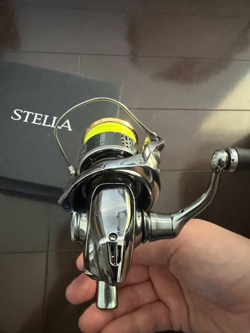 STELLA C2000S スピニングリール　シマノ