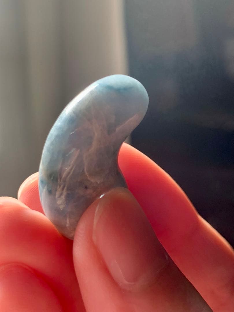 宝石質　入りコン沢翡翠勾玉　糸魚川　翡翠　コン沢　勾玉　根付　出土　原石　御守り