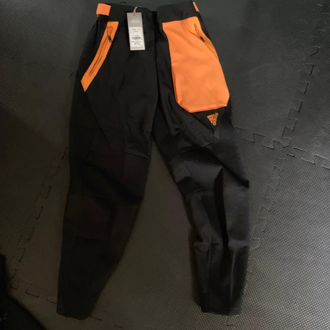 【adidas】オレンジ/ブラック フード付きジャケットとパンツセット