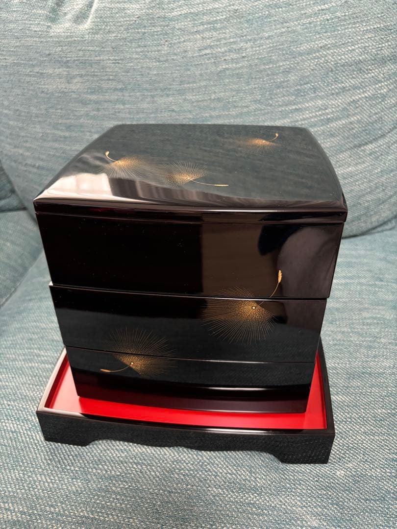 輪島塗 三段重 台付　飛花沈金　うるし塗