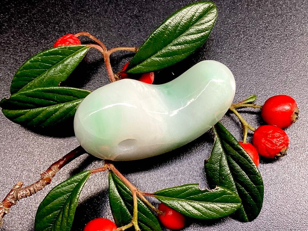 ✳premiumシリーズ*糸魚川翡翠勾玉　一生物の守護石　再結晶線入り安価卸し‼️