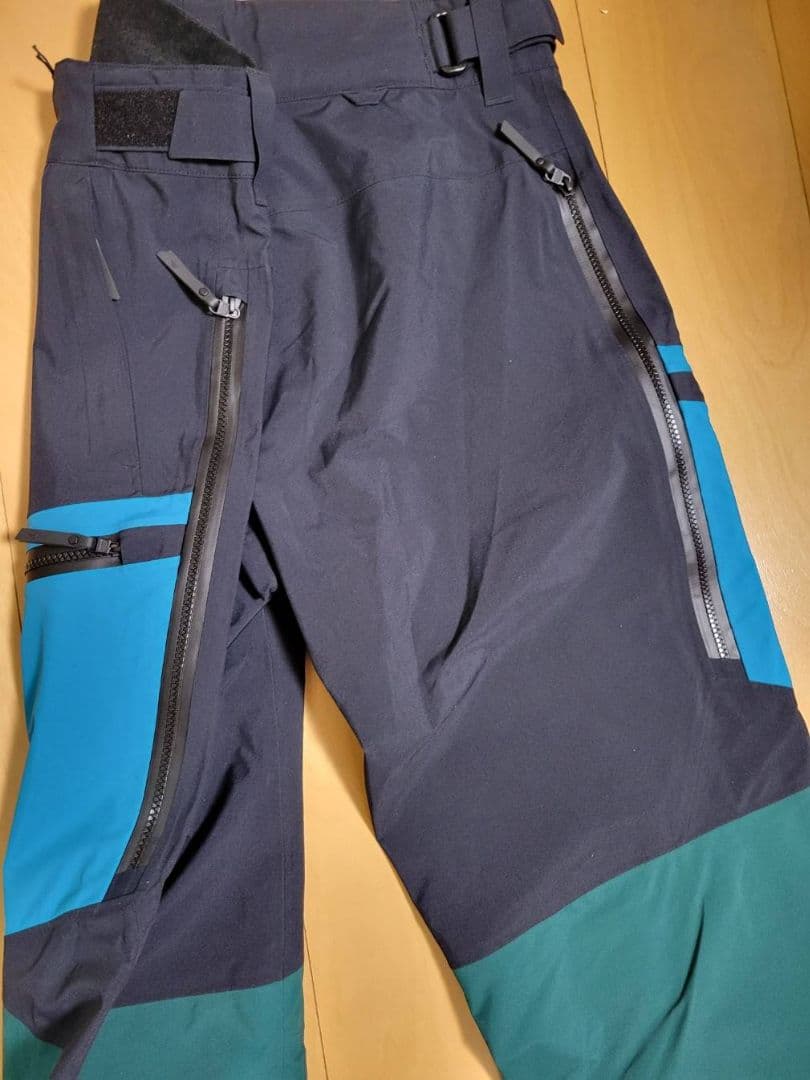 ☆お値下げしました☆新品未使用Peak PerformanceMグラビティパンツ