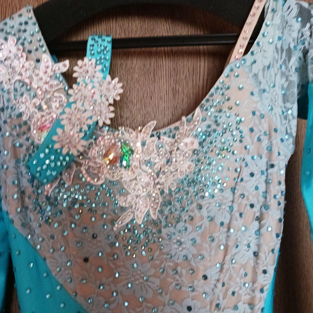 水色の社交ダンスドレス ビーズと刺繍付き