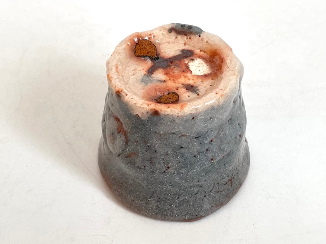 陶芸家　若尾利貞　鼠志野　ぐい呑　酒器　酒盃　筒盃　共箱　志野　美濃