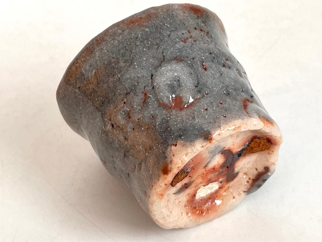 陶芸家　若尾利貞　鼠志野　ぐい呑　酒器　酒盃　筒盃　共箱　志野　美濃