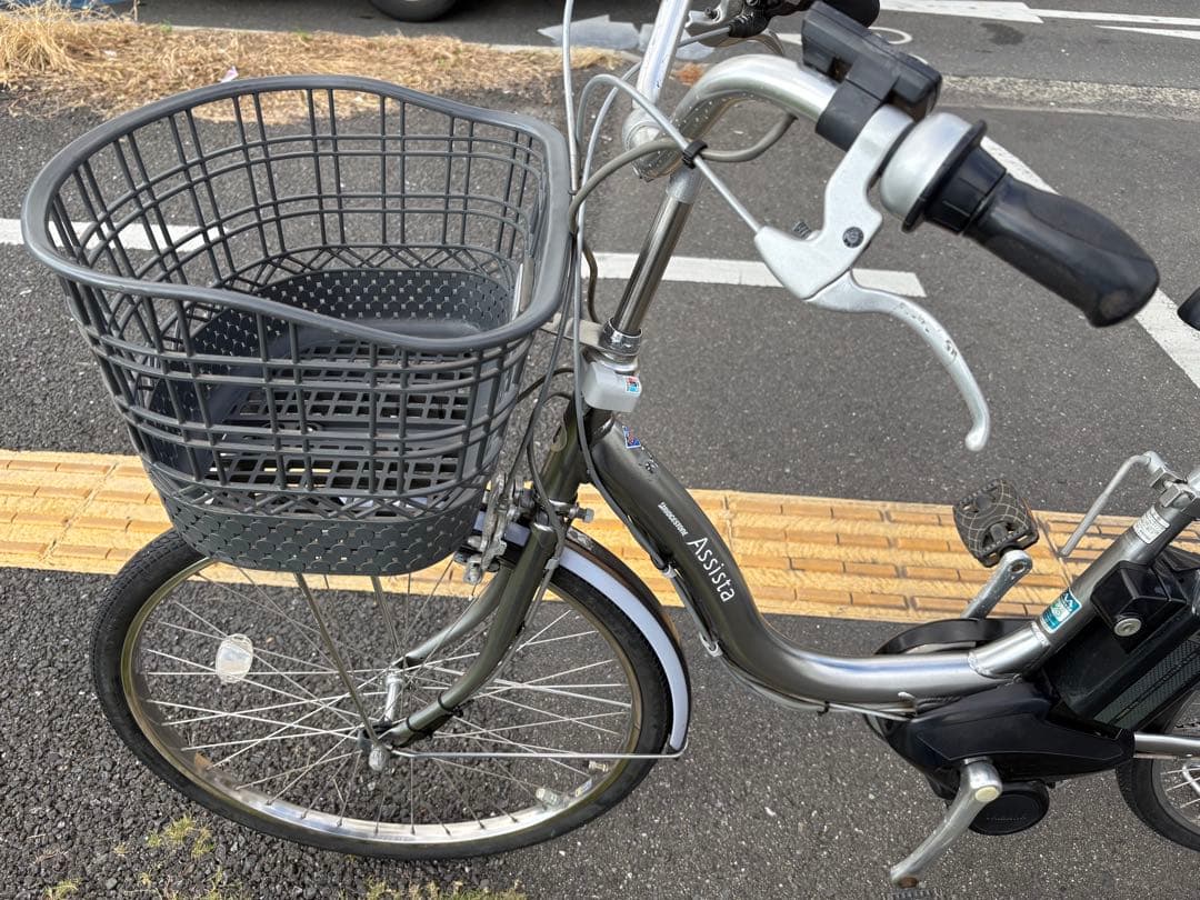 中古24インチブリヂストン電動アシスト自転車　8.7Ah 大阪　012番