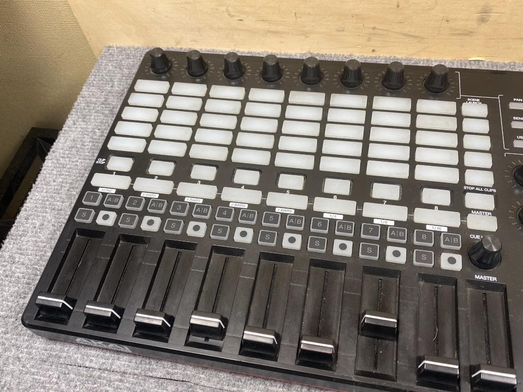 AKAI MPC40 mk2 midiコントロール pad