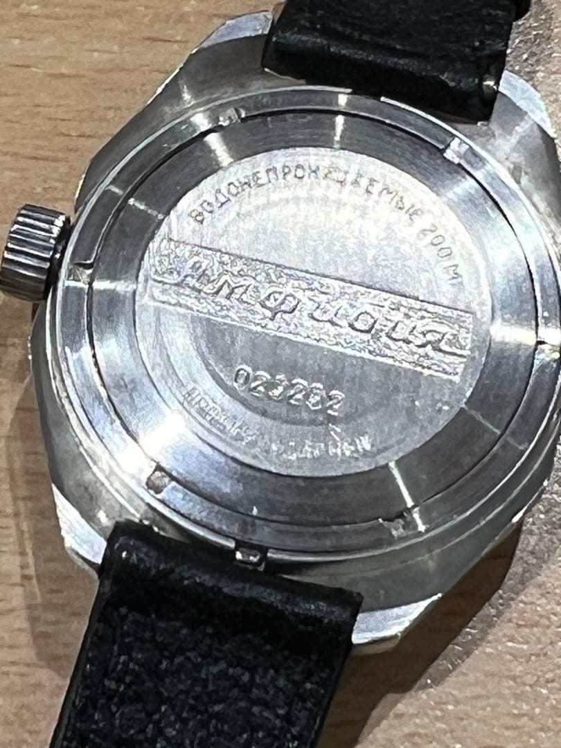 ソ連軍時計KGBボストークVostok Amphibia手巻き時計200m防水