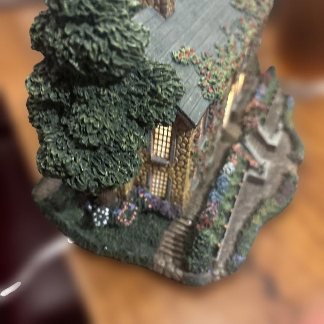 トーマスキンケード氏監修のジオラマ。英国の会議堂