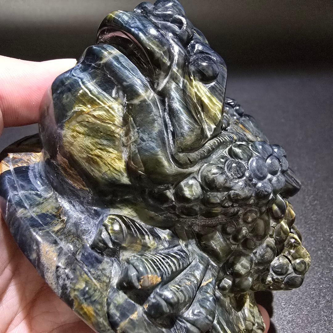 V4 　青虎目石の三本足の蛙　ブルータイガーアイ　銭蛙　珍品　天然石