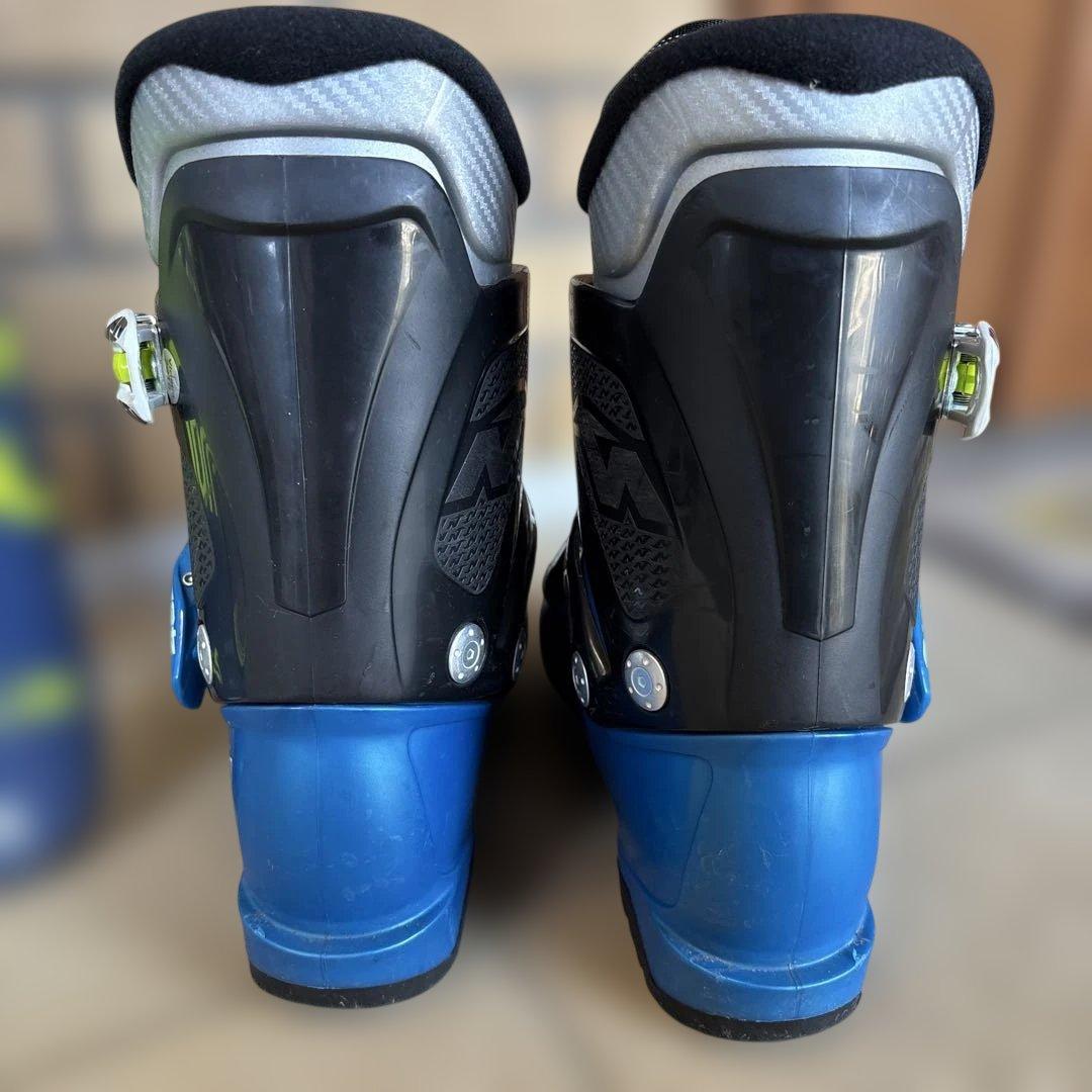 子供用スキー板とブーツのセット