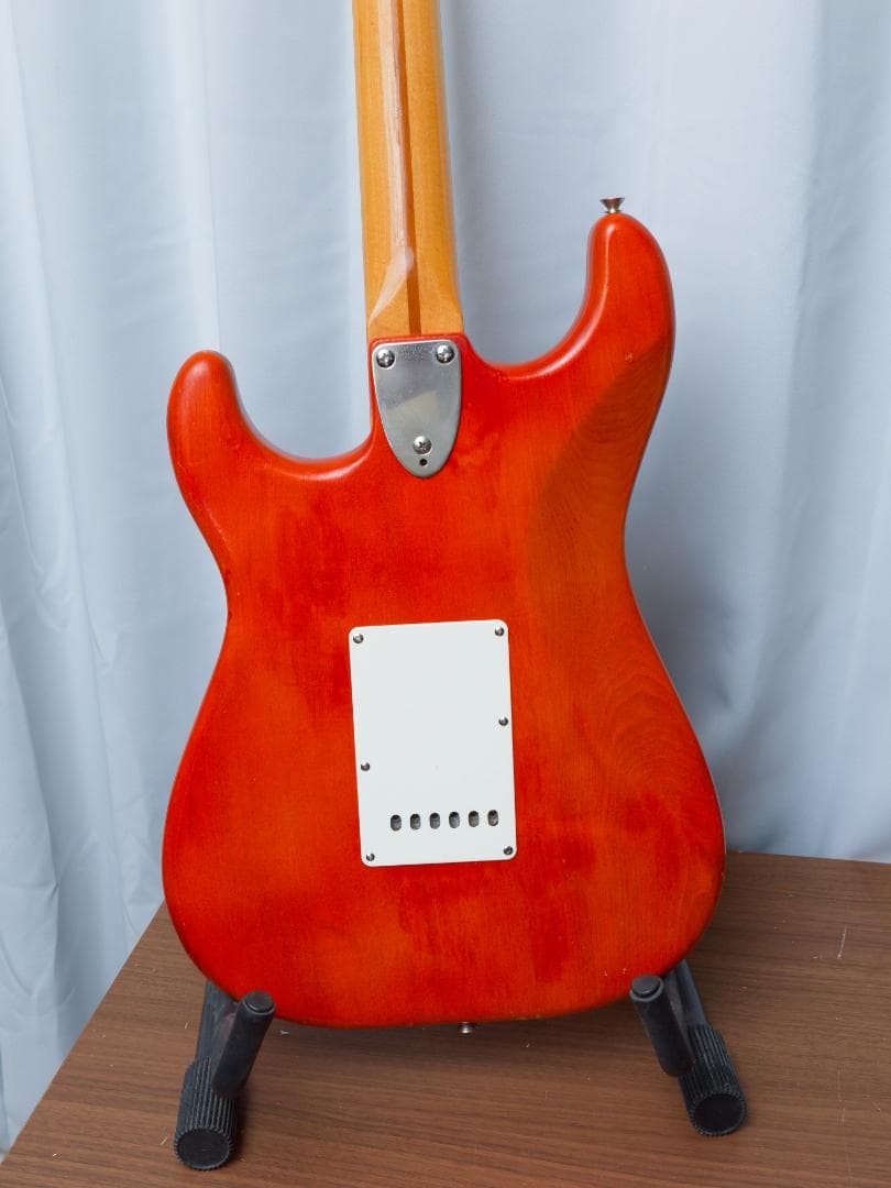 フェルナンデス ストラトキャスターモデル 石ロゴ期　セイモアピックアップ搭載