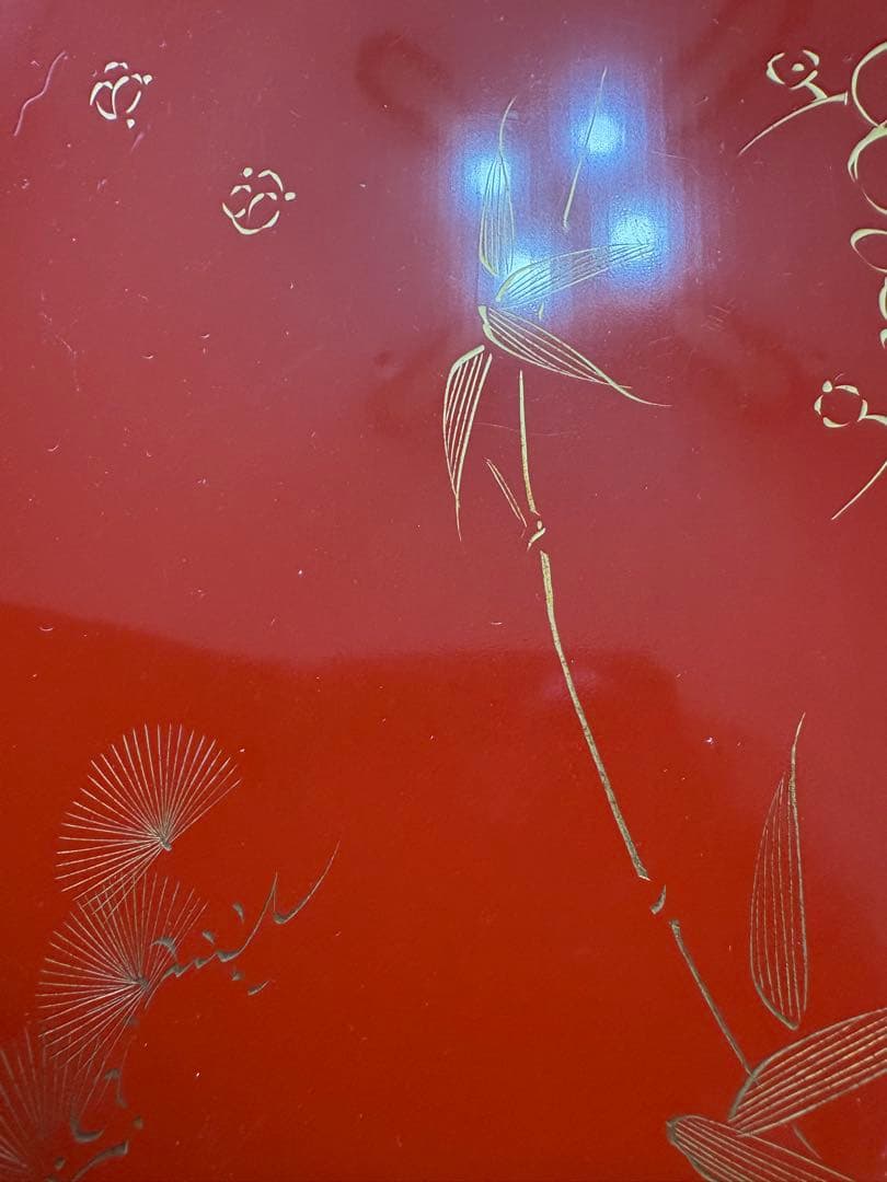 未使用に近い　木曽檜漆重箱　朱色の重箱 金色の模様