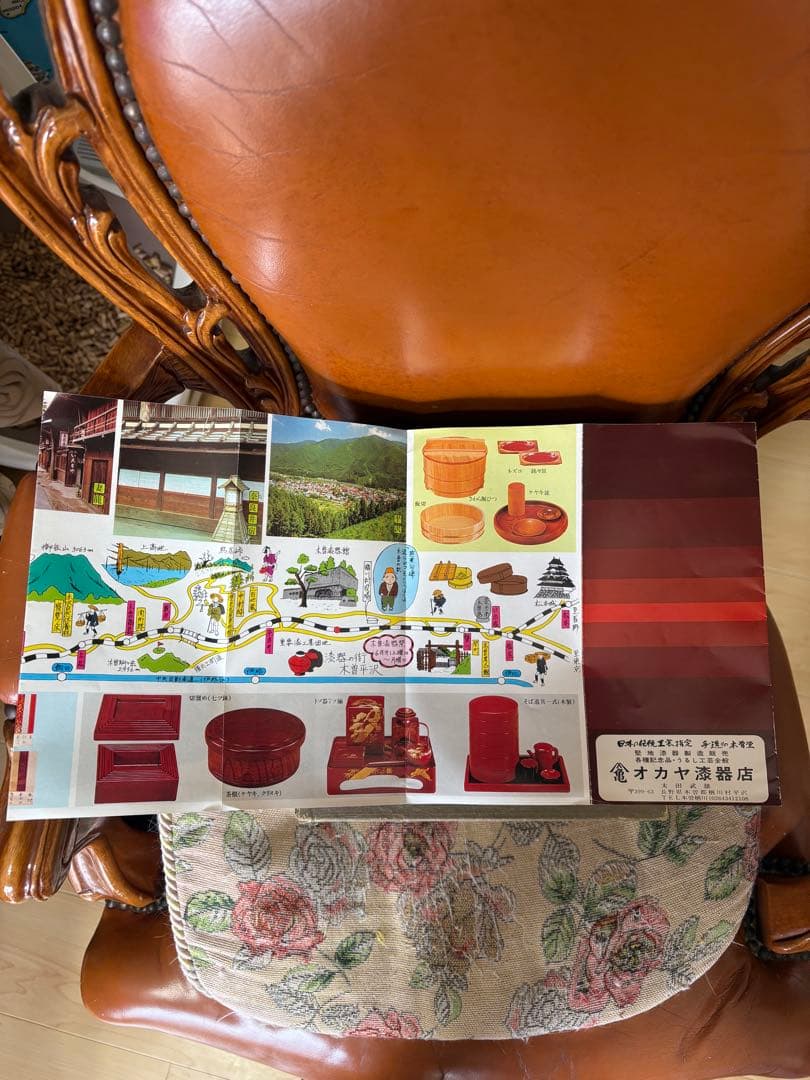 未使用に近い　木曽檜漆重箱　朱色の重箱 金色の模様