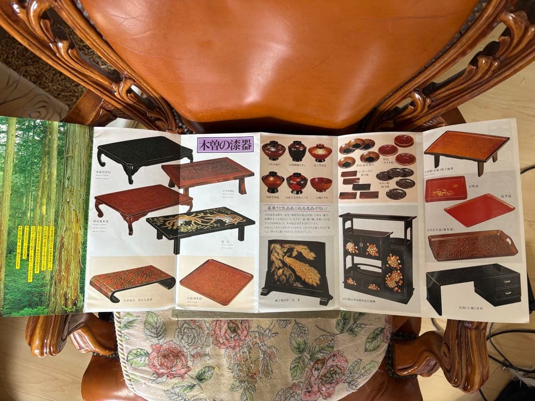 未使用に近い　木曽檜漆重箱　朱色の重箱 金色の模様