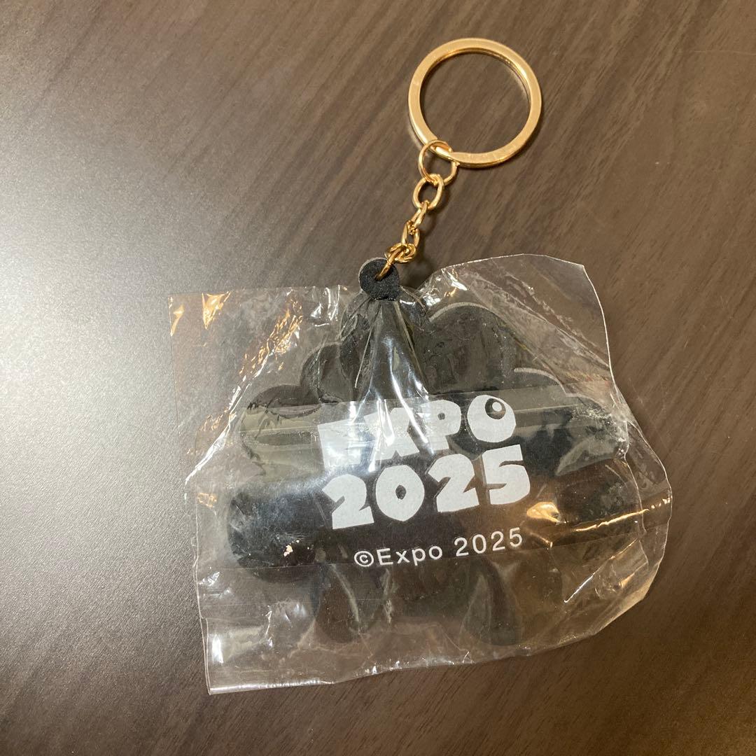 ミャクミャク　ラインストーン　キーホルダー　黒　キラキラ　マスコットキーホルダー