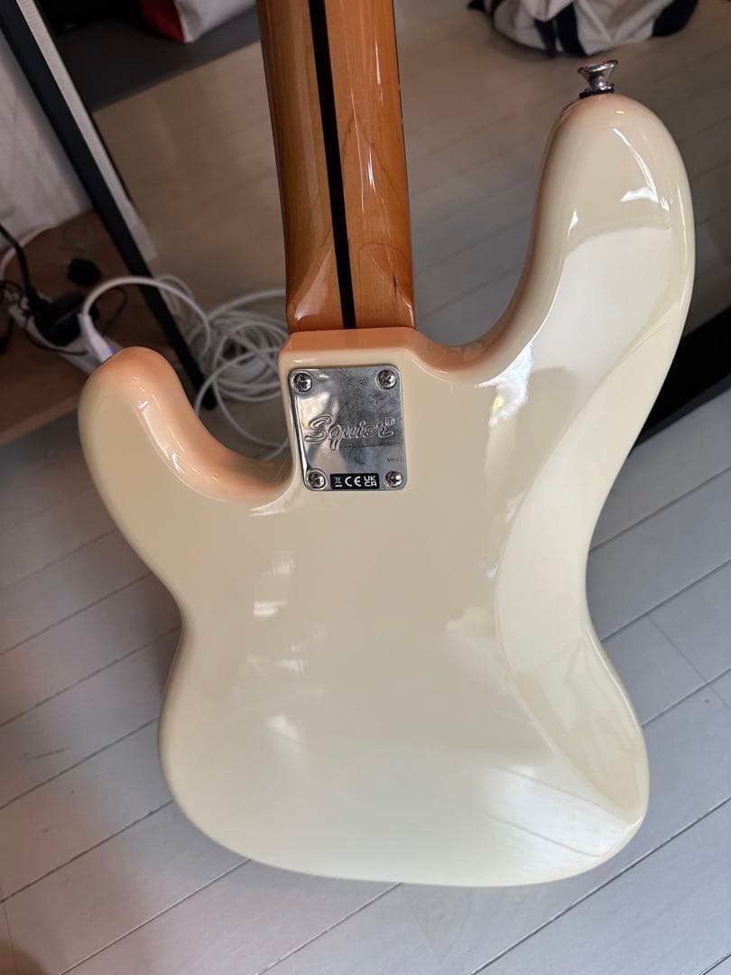 Fender Squier PBassアイボリー 4弦エレキベース