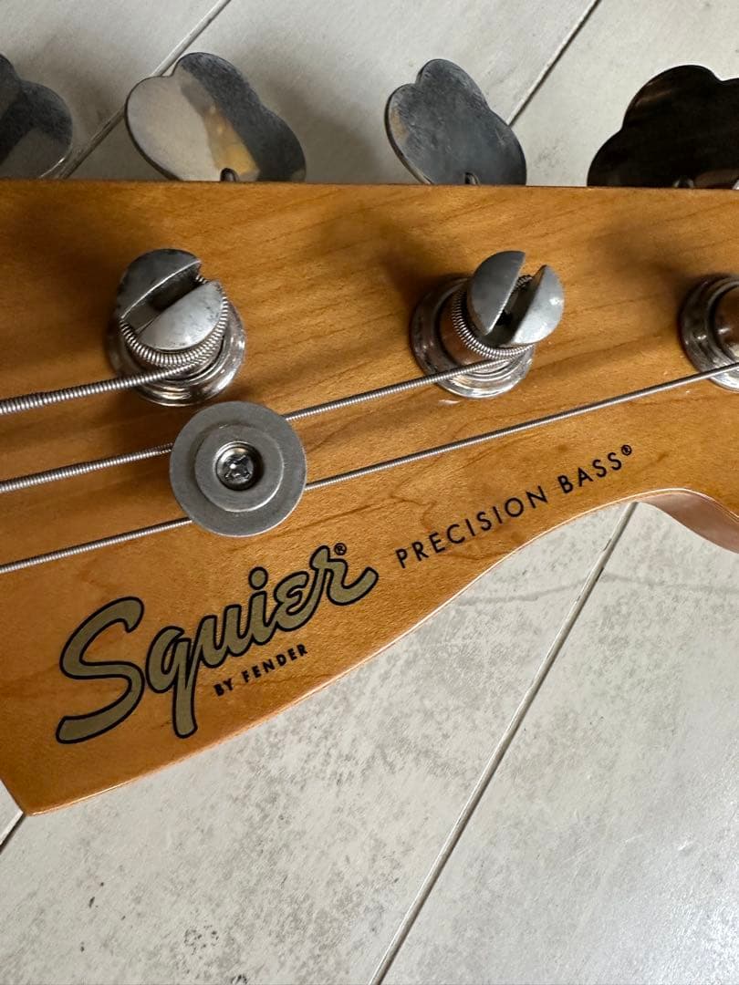 Fender Squier PBassアイボリー 4弦エレキベース