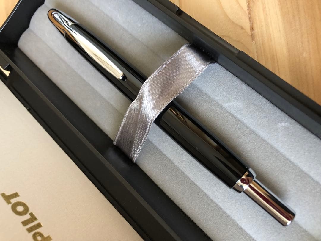 Pilot キャップレス万年筆　ブラック×シルバー