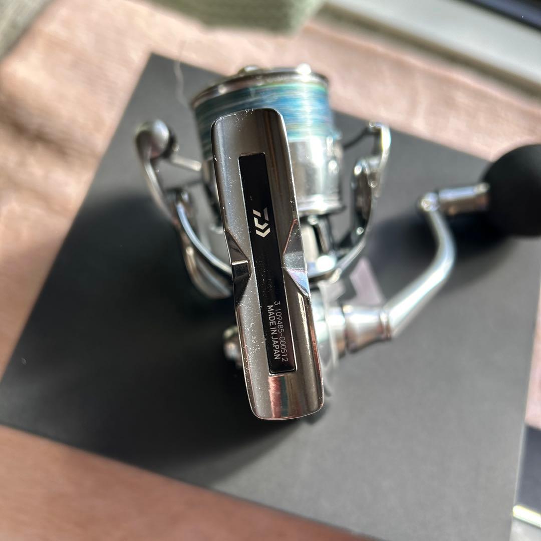 22 イグジスト　ダイワ　EXIST PC LT3000XH ラウンドノブ付き