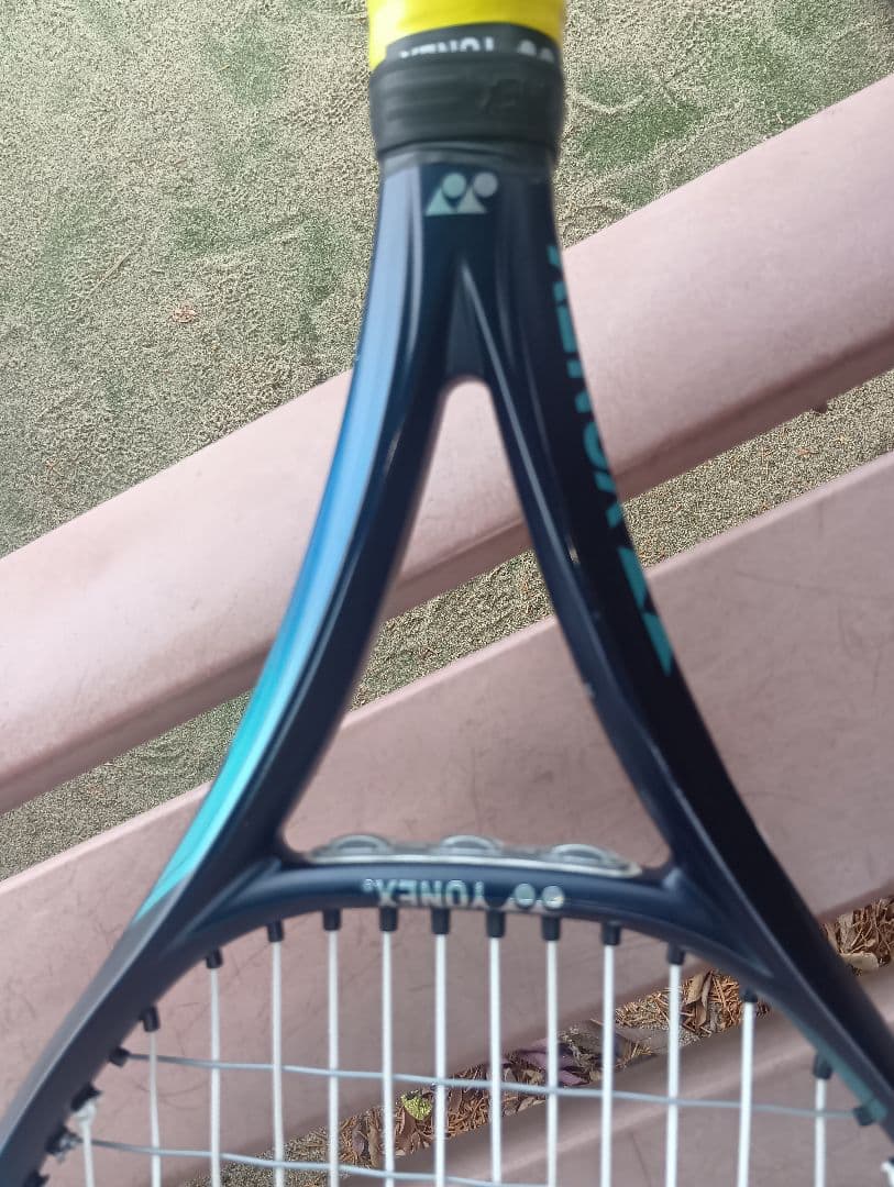ヨネックス　イーゾーン YONEX EZONE 100 テニスラケット