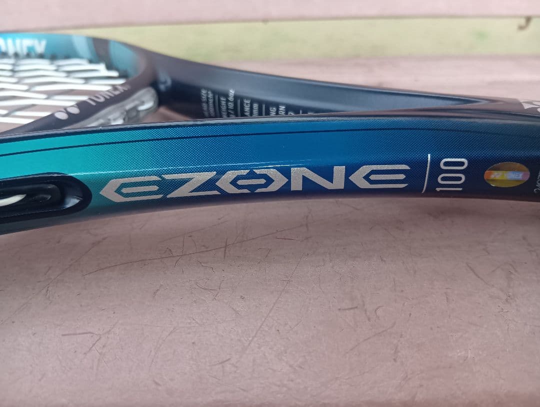ヨネックス　イーゾーン YONEX EZONE 100 テニスラケット