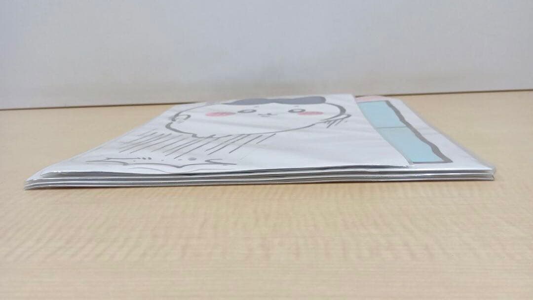 ❶ちいかわ ウォールステッカー 窓から覗く 3種 壁を蹴るハチワレ