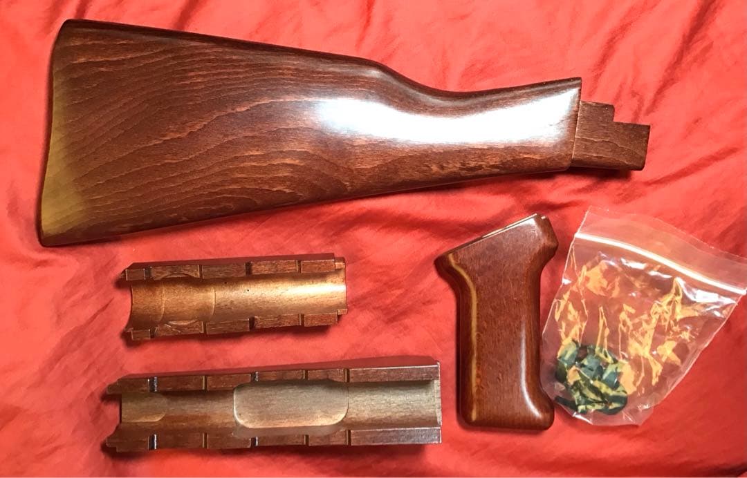 メーカー不明　 実物AK用木製グリップ・ストック・ハンドガードセット 新品